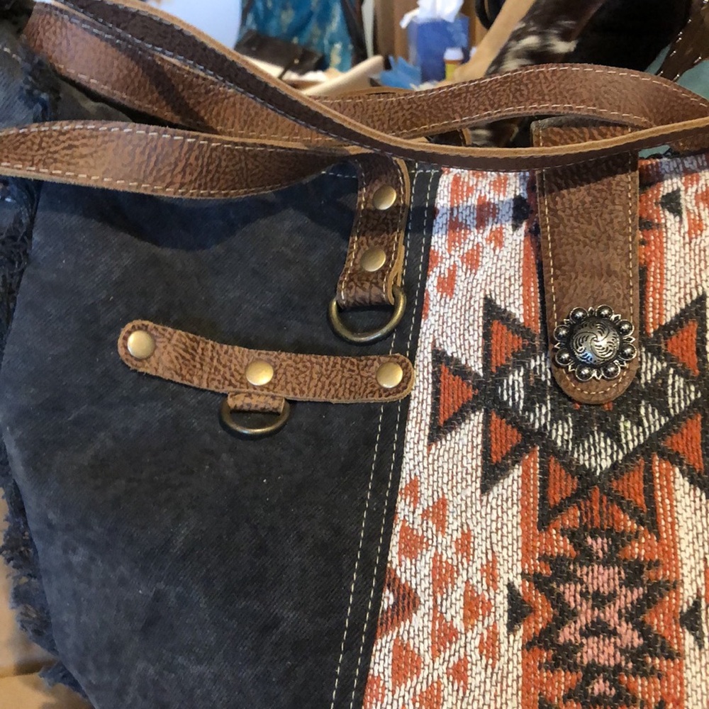 Myra weekend bag BRAND NEW W/O tags. Large or extra large weekend. - Picture 6 of 9